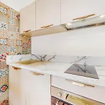 1 Bedroom Beautiful In Руайян
