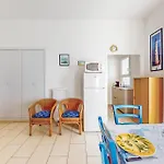 1 Bedroom Beautiful In Руайян
