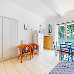 Апартаменты 1 Bedroom Beautiful In