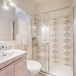 1 Bedroom Beautiful In *