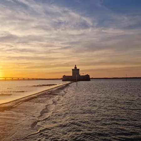 1 Bedroom Amazing In Apartment Royan