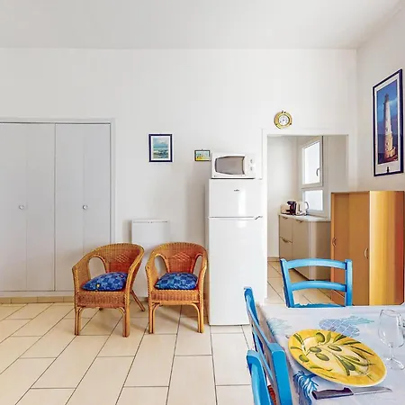 1 Bedroom Cozy In Royan