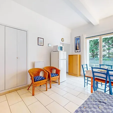 Apartment 1 Bedroom Cozy In