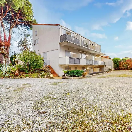 Apartment 1 Bedroom Amazing In Royan