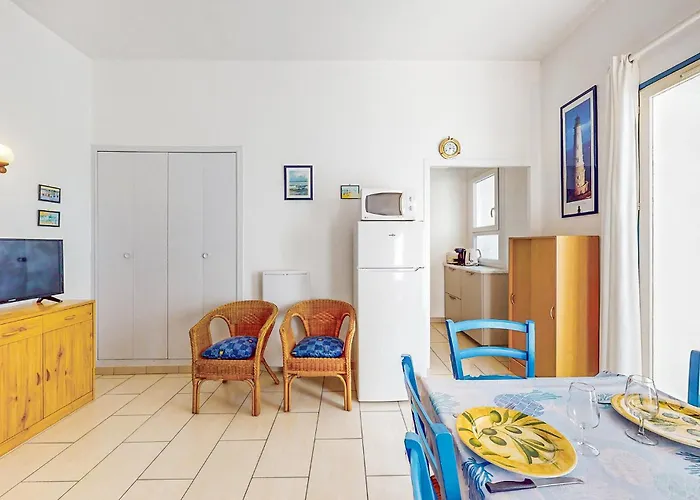 1 Bedroom Amazing In Royan